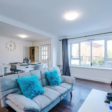 New Spacious House, Pool Table, Driveway Parking And Ps4 Ferienhaus