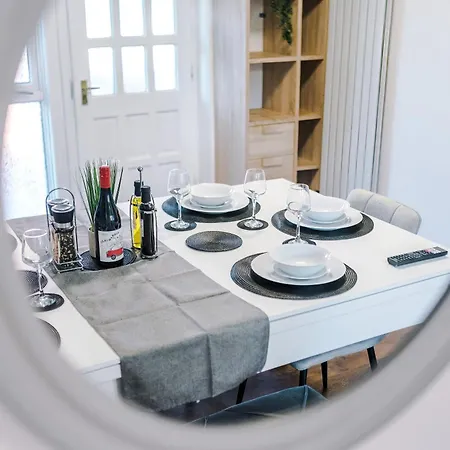 Сasa de vacaciones New Spacious House, Pool Table, Driveway Parking&ps4 Mánchester