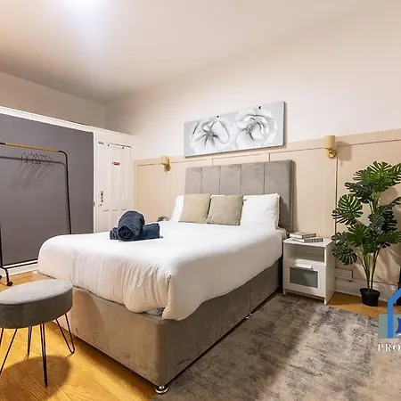 Modern Townhouse-free Parking-game Room-w-ifi Сasa de vacaciones Mánchester