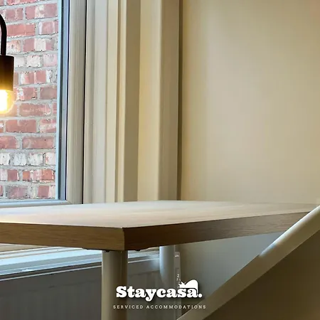 Stylish Interior Cosy Haven - On-street Parking 펜션