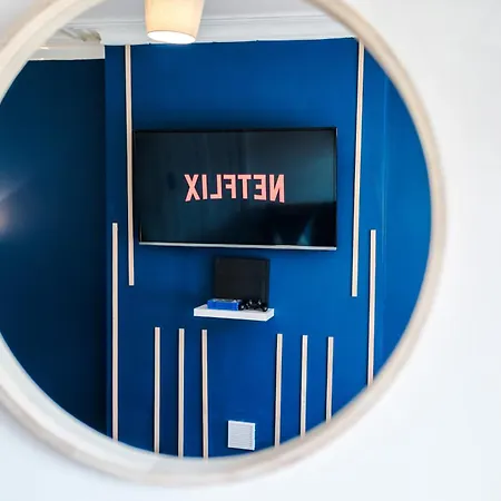 New Large 4 Bedroom House, Sleeps 9, Games Room, Free Parking, Ps4 マンチェスター