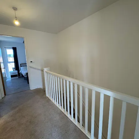 Joyful Management - A Mordern Semi-detached House With 3 Bedroom Manchester