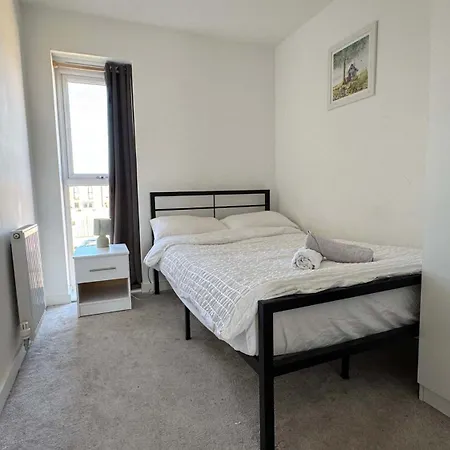 Joyful Management - A Mordern Semi-detached House With 3 Bedroom *