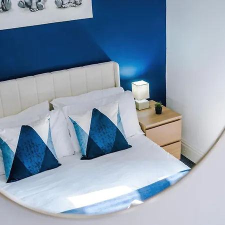 Feriehus New Large 4 Bedroom House, Sleeps 9, Games Room, Free Parking, Ps4 *