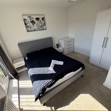 Joyful Management - A Mordern Semi-detached House With 3 Bedroom *