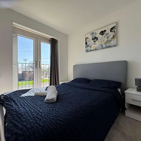 Joyful Management - A Mordern Semi-detached House With 3 Bedroom Manchester