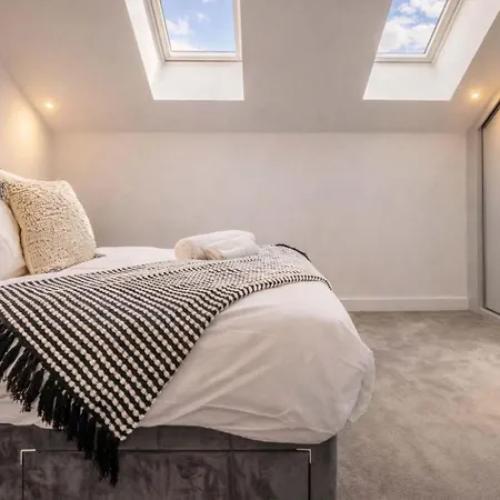 The Townhouse I 4Br I Roof Terrace I Sleeps 8