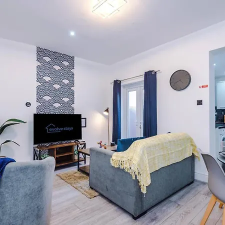 Апартаменты 3br House In Salford Near Centre