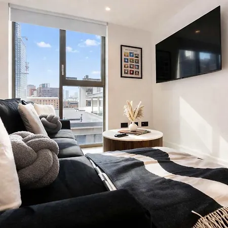 Supernova Suite I Luxury 2Br I Private Balcony I City Centre