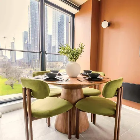Tranquil Luxury Suite I 2Br I City Views I Sleeps 4 Daire