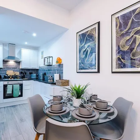 3br House In Salford Near Centre Апартаменты *