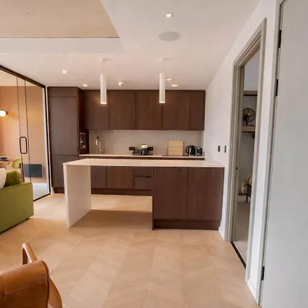 Tranquil Luxury Suite I 2Br I City Views I Sleeps 4 Daire