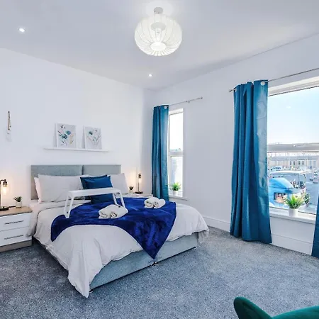 3br House In Salford Near Centre * Манчестер