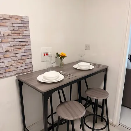 Manchester Apartment Near Old Trafford - Free Parking - Sleeps 4 * Μάντσεστερ