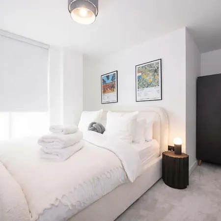 Supernova Suite I Luxury 2Br I Private Balcony I City Centre * Manchester