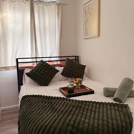 Manchester Apartment Near Old Trafford - Free Parking - Sleeps 4 Διαμέρισμα Μάντσεστερ