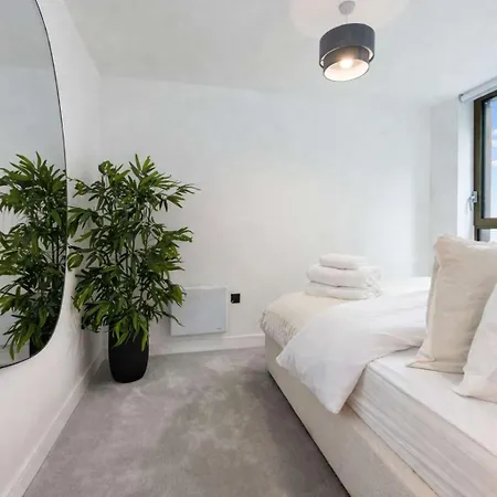 Supernova Suite I Luxury 2Br I Private Balcony I City Centre Apartment