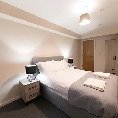 아파트 Spacious & Contemporary 2 Bed *