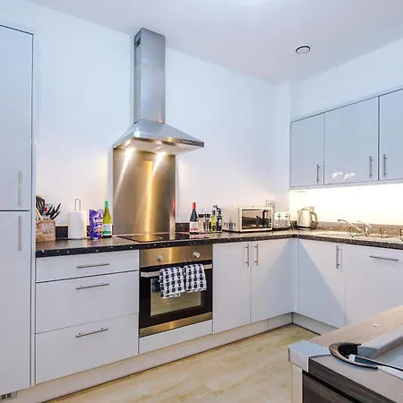 New, Luxe 2br, Manchester, Pool Table, Parking, Balcony, Ps4 Manchester