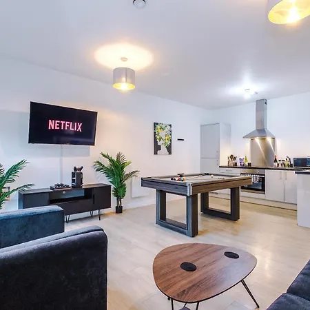 شقة New, Luxe 2br, Manchester, Pool Table, Parking, Balcony, Ps4
