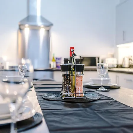 New, Luxe 2br, Manchester, Pool Table, Parking, Balcony, Ps4 Apartament *