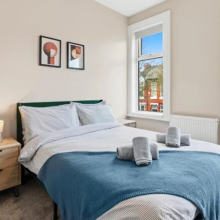 Home, Sleeps 6, Contractor Friendly, Free Parking Manchester
