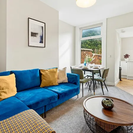 Home, Sleeps 6, Contractor Friendly, Free Parking