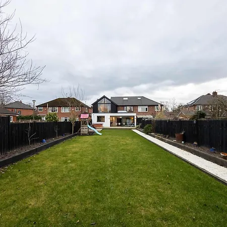 Stunning Family With Hot Tub In Worsley Дом отдыха