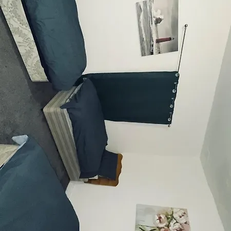 منزل للإقامة Comfortable Triple Near Center *