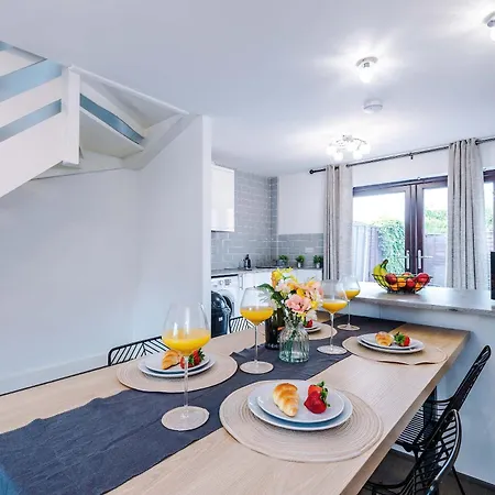 Modern 2-bed By 53 Degrees Near Etihad & Centre, With Free Parking! *