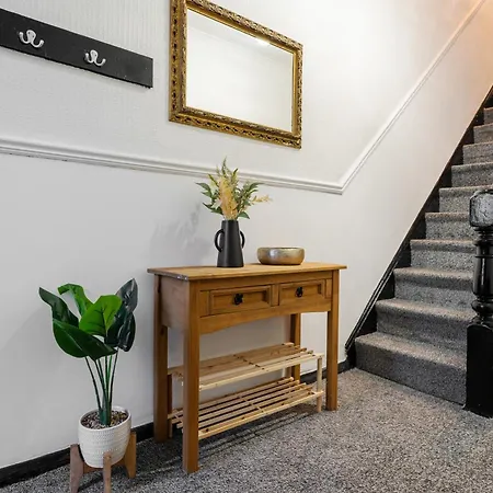 Spacious 4br Near Etihad - Free Parking - 5 Min Train Station Nyaraló