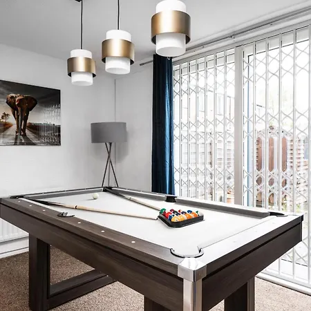 E-oasis- Etihad-coop Live-free Parking-pool Table Holiday home Manchester