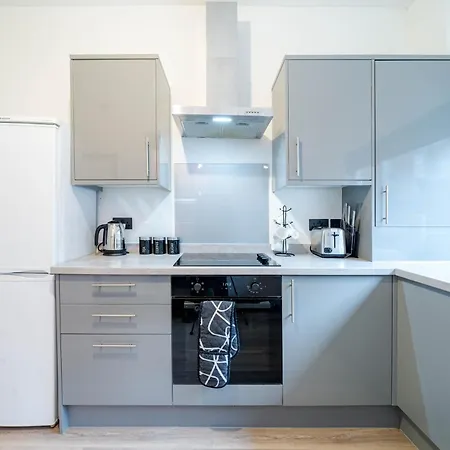 Сasa de vacaciones Spacious 3-bedroom Near Centre With Parking Mánchester