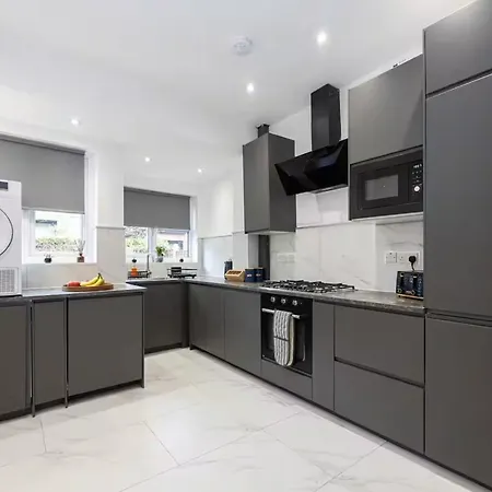 Spacious Home, Contractor Stay, Prime Location