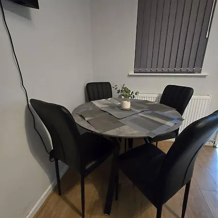 Lovely Large 3 Bedroom House *