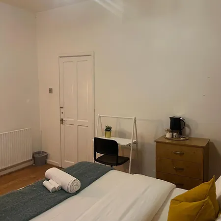 Stylish Private In Near Transport Links Проживание в семье Манчестер