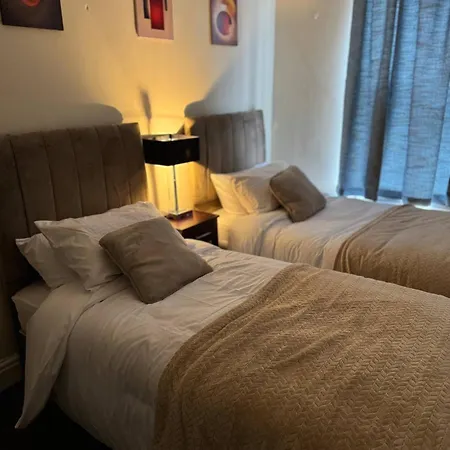 Contractors And Tourists Friendly In Salford Pensión Mánchester