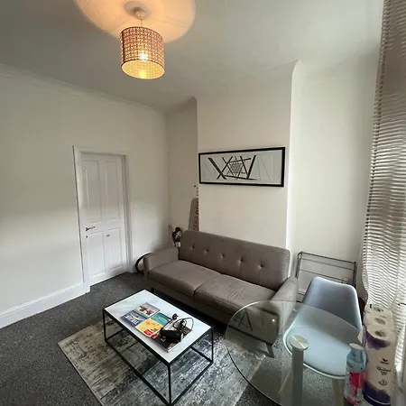 Rum i privatbostad Modern For Short In Salford, Plab Samson *