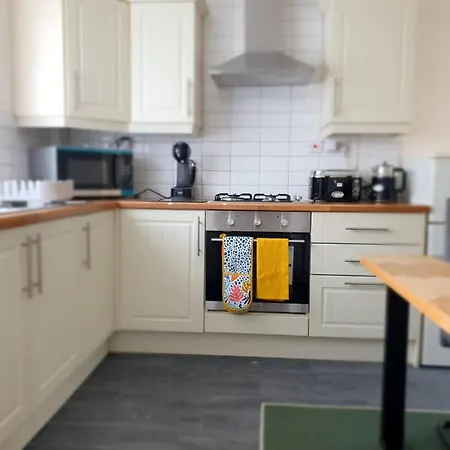 Spacious 3br - Nr Clifton Train Station 510min Walk - Garden Free Parking Prázdninový dům Manchester