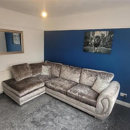 Holiday home Luxury Group - - Sleeps 7 *