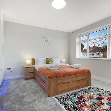 Stylish With Free Parking And Easy Access *