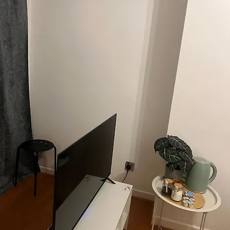 Cozy In Manchester, Free Wifi Гостевой дом