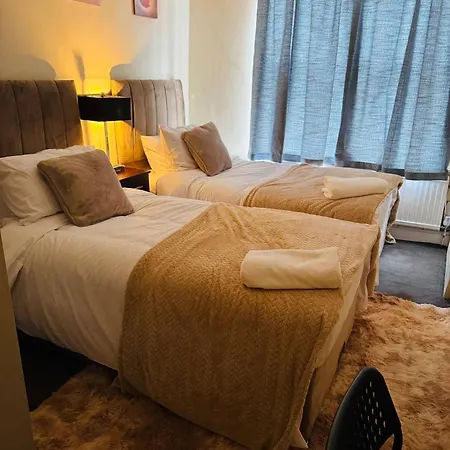 Contractors And Tourists Friendly In Salford Pensión *