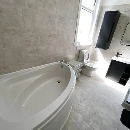 Huge Modern To In Salford Samson Plab Guest house