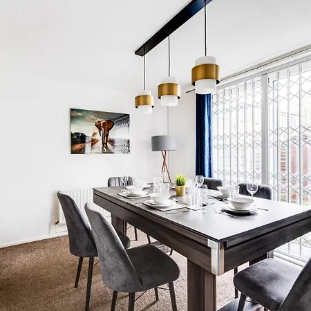 Holiday home E-oasis- Etihad-coop Live-free Parking-pool Table