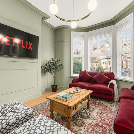 Vakantiehuis Luxury 5 Bed 10 Min To Airport Sleeps 14 *