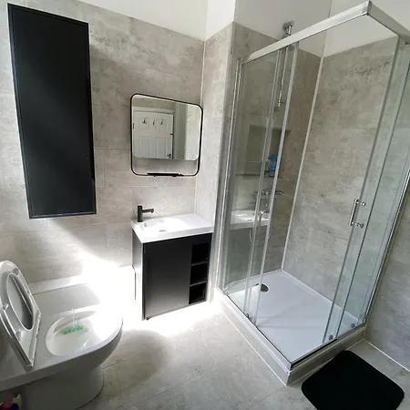 Huge Modern To In Salford Samson Plab Guest house