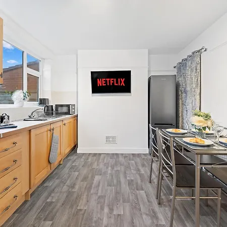 Luxury Group - - Sleeps 7 Manchester