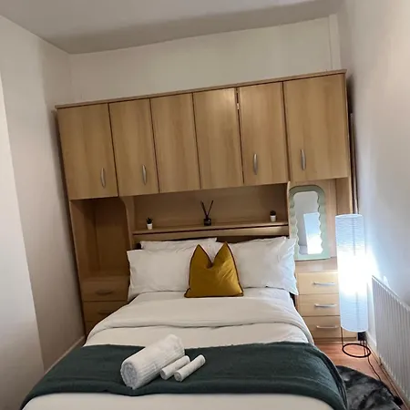 Kwatera prywatna Cosy Private Near Transport Link In