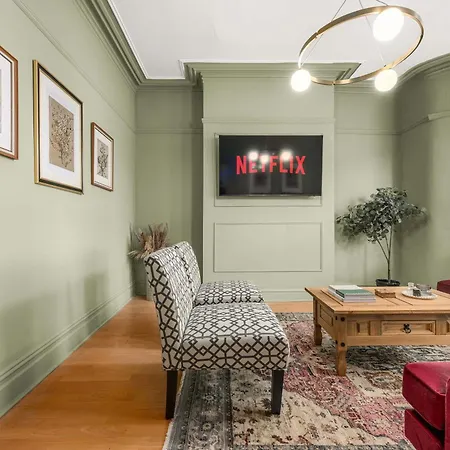 Semesterbostad Luxury 5 Bed 10 Min To Airport Sleeps 14